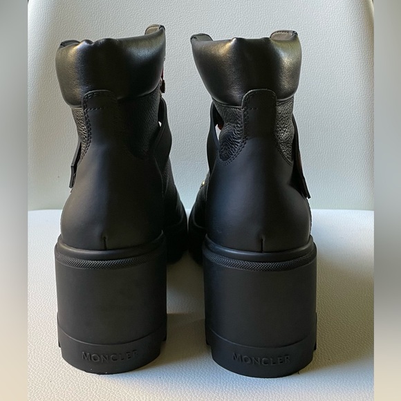 MONCLER Carol Hiking Boots
Size: EU 37/ US 7 - Picture 5 of 7